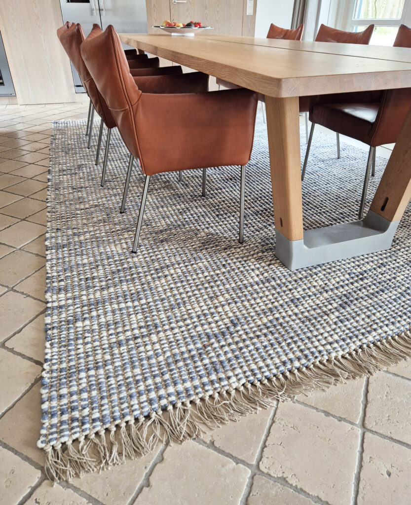 Bicaz eettafel links